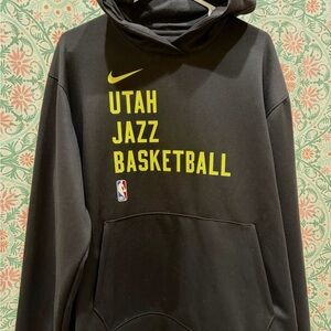 Nike Utah Jazz Spotlight On-Court Practice Dri-fit pullover hoodie. Size Large